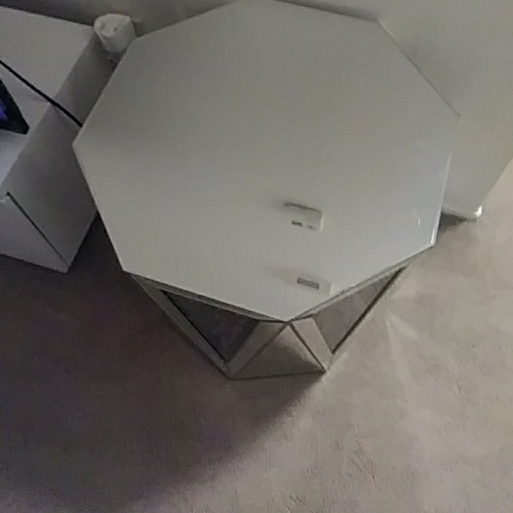 End table - Picture 2 of 2